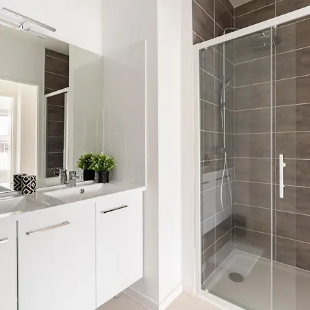 Grand Moderne Et Lumineux