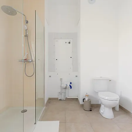 Grand Moderne Et Lumineux *